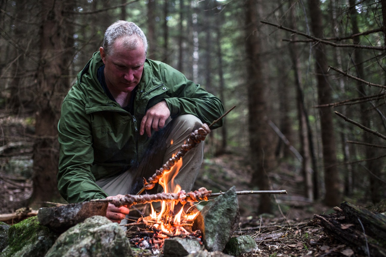 URBAN MENY: Kebab på pinne, laget over naturvennlig bål, skalert etter behovet. Foto: Christian Nerdrum kebab på bålet matt skuse villmarkingen turmat