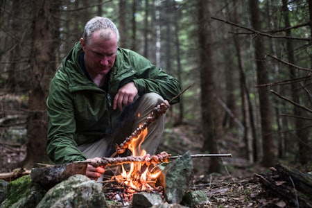 URBAN MENY: Kebab på pinne, laget over naturvennlig bål, skalert etter behovet. Foto: Christian Nerdrum kebab på bålet matt skuse villmarkingen turmat