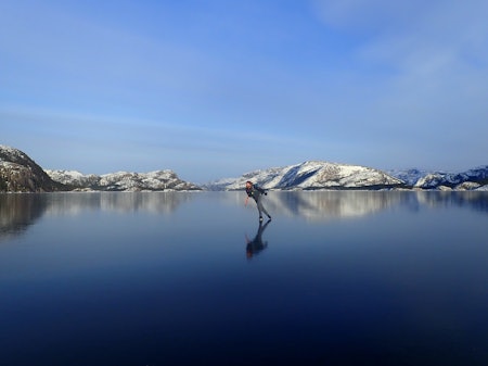 NYDELIG IS: Fra skøytetur på Salsvatnet. Foto: Maria Lindquist 
