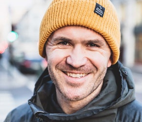 TURTØY-GRÜNDER: Jo Egil Tobiassen kommer til å fortsette med å lage klær som gjør turlivet bedre. – Og å tørre å tenke annerledes. Foto: Line Hårklau northern playground jo egil tobiassen