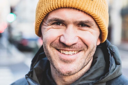 TURTØY-GRÜNDER: Jo Egil Tobiassen kommer til å fortsette med å lage klær som gjør turlivet bedre. – Og å tørre å tenke annerledes. Foto: Line Hårklau northern playground jo egil tobiassen