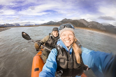 KANDIDAT 1: Even Augdal og Kristina Lund Leivestad, her med packraft på elva East Fork Chandalar. 