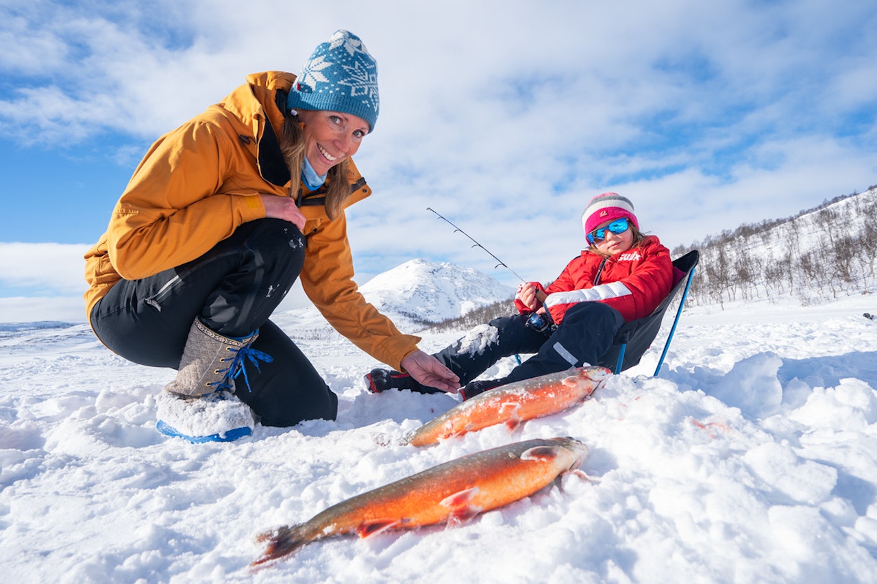 VILLMARKSFAMILIEN: Familien Holstad Rognerud har tilbakelagt et helt år i villmarken. Nå er det finalister i Årets eventyrer. Foto: Christer Rognerud VILLMARKSFAMILIEN: Familien Holstad Rognerud har tilbakelagt et helt år i villmarken. Nå er det finalister i Årets eventyrer. Foto: Christer Rognerud