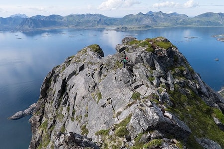 HIMMELSK: Å klatre opp Vestpillaren på Presten er en himmelsk opplevelse, mener Klatring-redaktør Dag Hagen. Foto: Dag Hagen. Vestpillaren på Presten klatring i lofoten foto Dag Hagen.