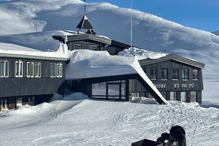 UÅR PÅ LEIRVASSBU: De nye, nasjonale retningslinjene gjør det umulig for Leirvassbu å holde åpent. De har valgt å avlyse hele vintersesongen. Foto: Christian Sulheim   stengte dnt-hytter