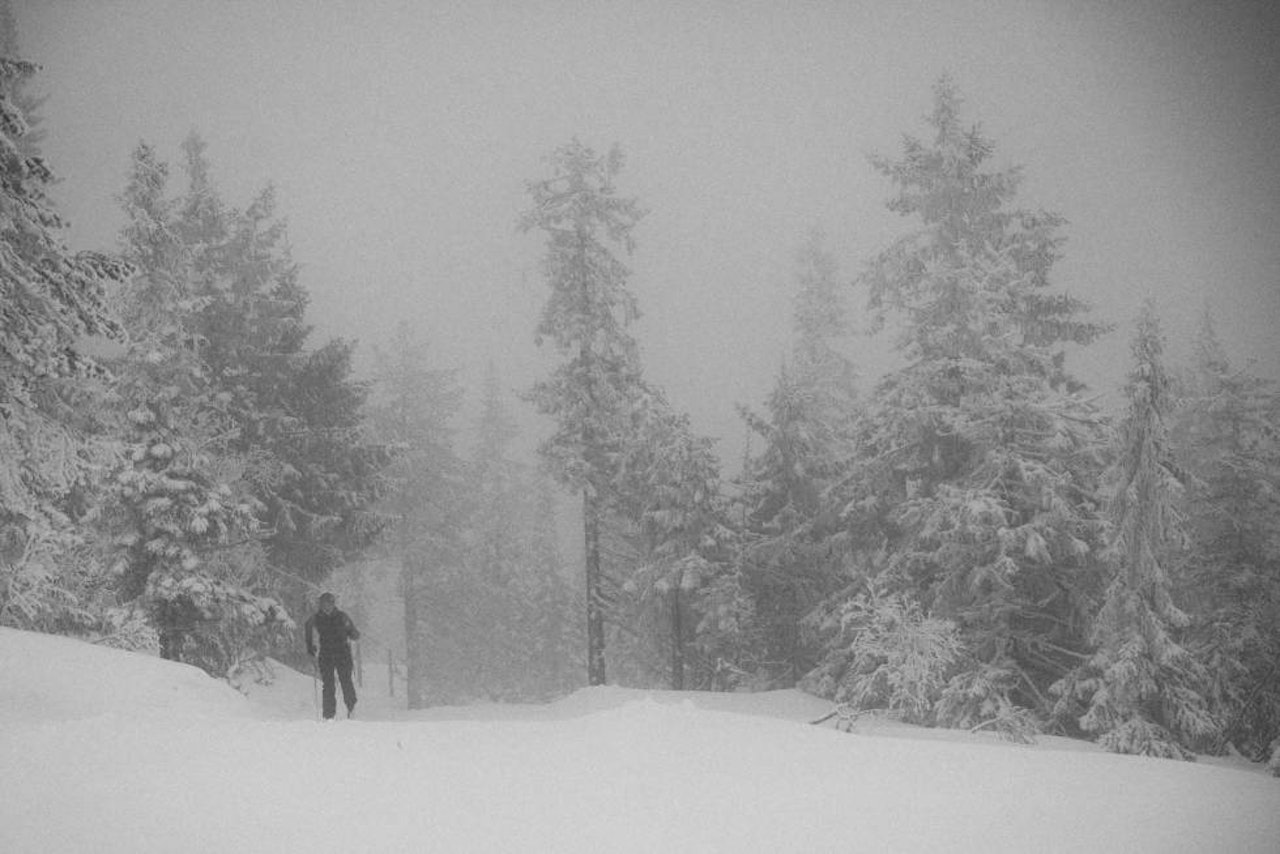 FRAMDRIFT:  Erfaringer fra små og store turer vil alltid være en viktig del av UTE. Fra hver eneste tur kommer vi hjem med noen nye erfaringer. Kanskje er de vi må hente fram igjen nå, skriver UTE-redaktør Gunhild Soldal. Foto: Kristoffer Kippernes langrenn vikerfjell