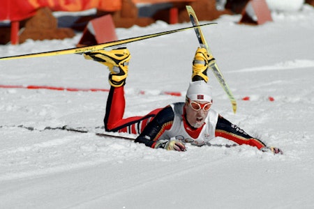 SUVERENE TAKTER: Bjørn Dæhlie dominerte de fleste skirenn han deltok i på 90-tallet. Foto: Ukjent bjørn dæhlie langrenn steinslipte ski