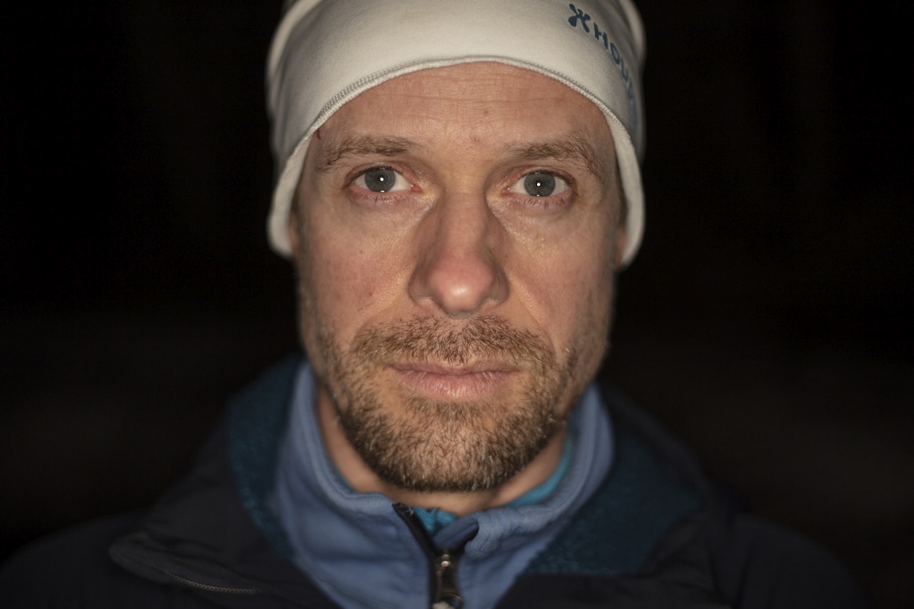NY DRIV: Den svenske skiguiden Carl Lundberg har blitt bedre på å takle det være han får. Mange av gjestene hans vil til Norge, men han vil ikke fly dem dit, og velger tog eller bil som transportmiddel. Foto: Matti Bernitz Pedersen