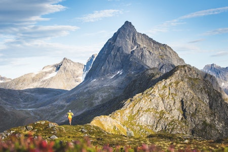 INNBYDENDE FORHOLD: Her fra Urkeegga langs Hjørundfjorden. Foto: Håvard Myklebust  løping i fjellet