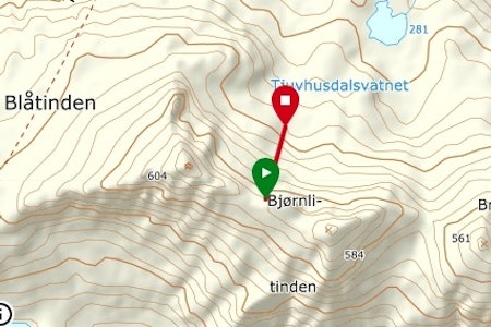 BJØRNLITINDEN: I Lofoten mistet en person livet i helga som følge av skred. Lite snø og mye stein som stikker opp gjør konsekvensene av et fall store.  bjørnlitinden