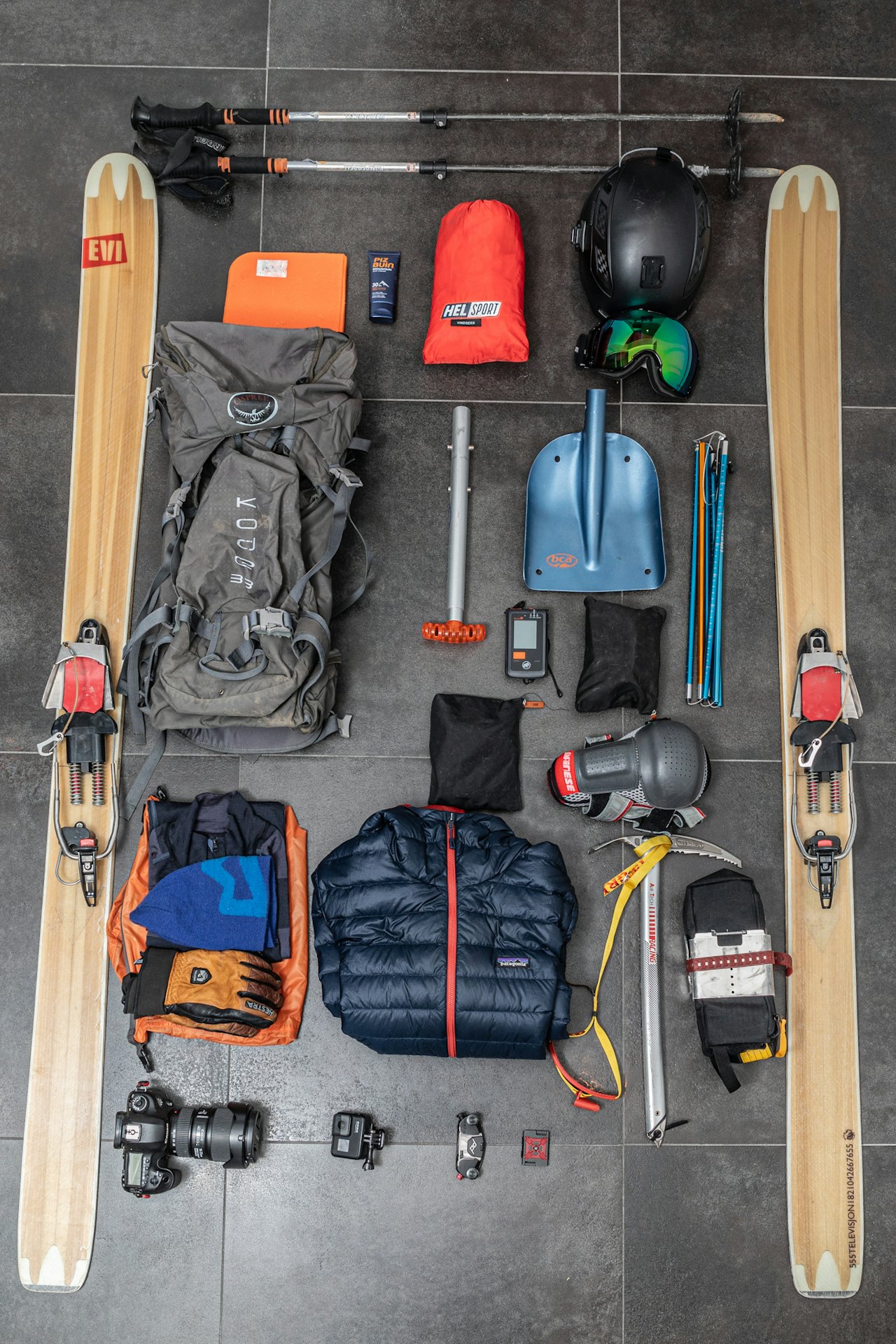 DAGSTURSEKK: Når du er på skiferie, men likevel skal sove inne, trenger ikke pakkingen være særlig komplisert. Foto: Torbjørn Melby DAGSTURSEKK: Når du er på skiferie, men likevel skal sove inne, trenger ikke pakkingen være særlig komplisert. Foto: Torbjørn Melby