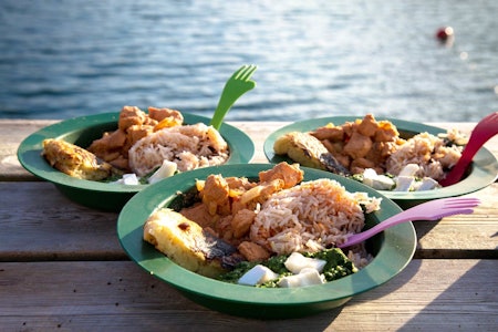 Uteservering: Indisk mat kan lagast og serverast på ei bryggja langs fjorden. Foto: Sigrid Henjum indisk turmat sigrid henjum