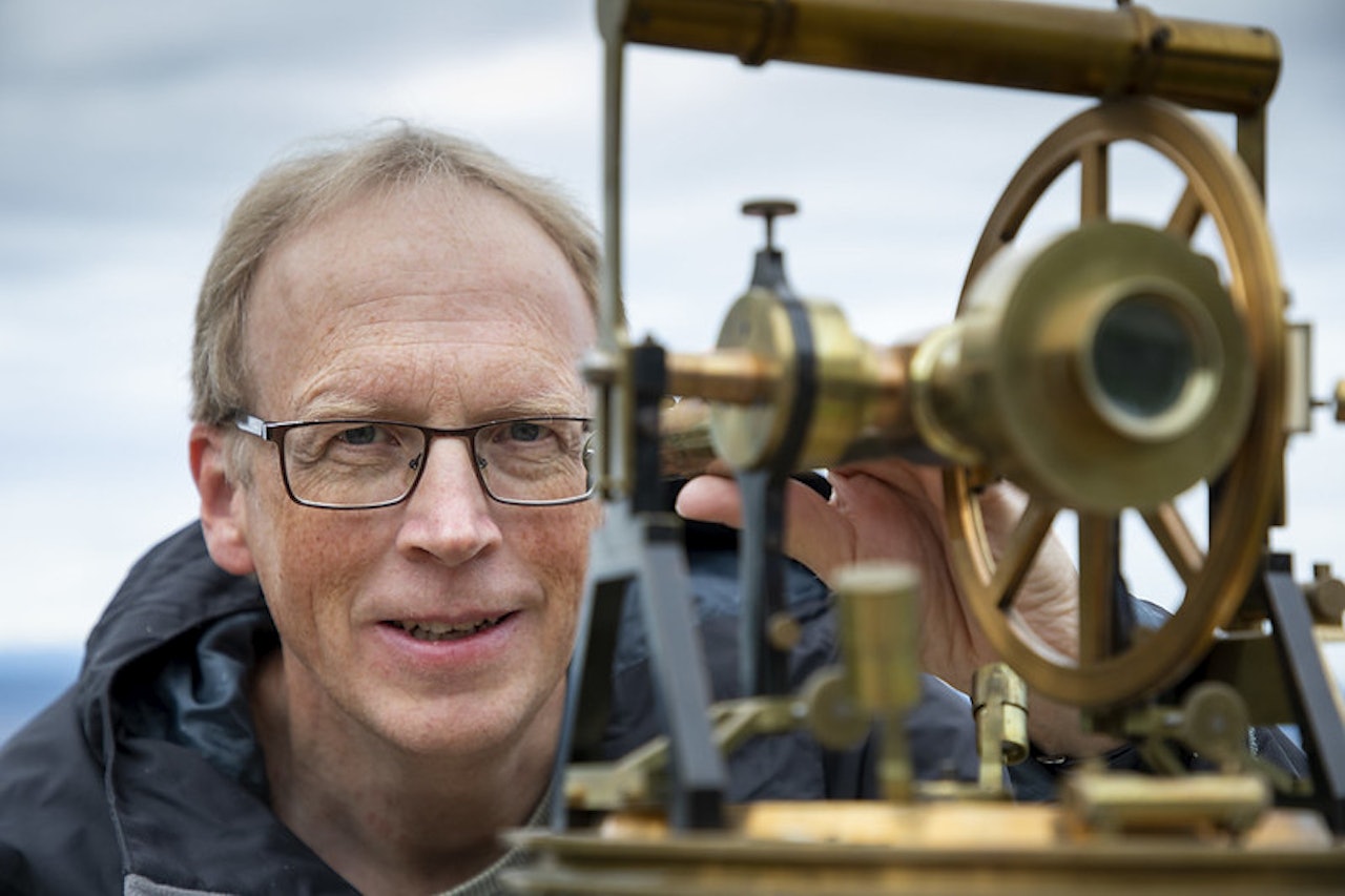 BOKAKTUELL: Forfatter Sveinung Engeland (54) er historiker, journalist og fjellentusiast. Han har blant annet vært nyhetsredaktør i Nationen og kommunikasjonsrådgiver i Kartverket. Foto:: Ole Magnus Grønli sveinung engeland forfatter høyde over havet