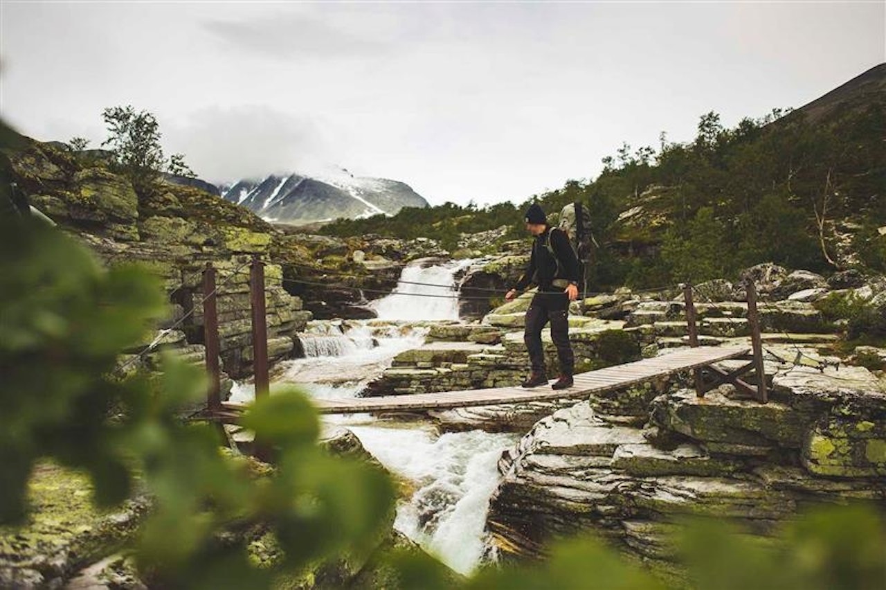 BRUER I FJELLET: Her fra en høsttur i Rondane. Foto: Kristoffer H. Kippernes sommerbroer i fjellet