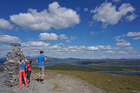Topp utsikt fra Falkenuten. (Foto: Erlend Larsen) Falkenuten med utsikt over Telemark