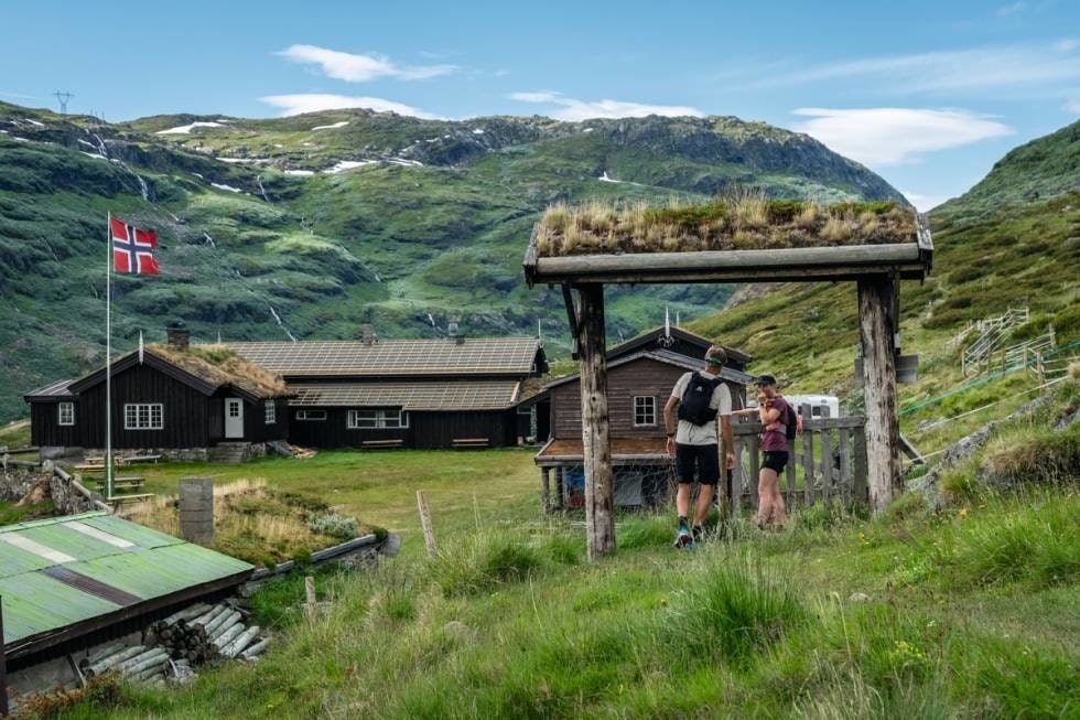 TIL STEINBERGDALSHYTTA: Flott ankomst for oss som kommer fjellveien. Foto: Vegard Aasen steinbergdalshytta aurland