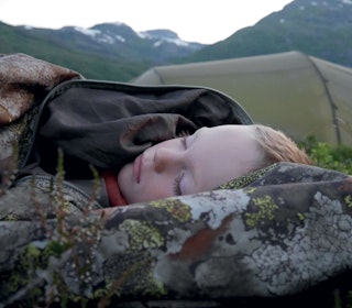 SOVER HUN? Helt ærlig, det er ikke særlig mye lettere å legge ungene utendørs enn inne. Foto: Nina Volstad legging av barn på tur