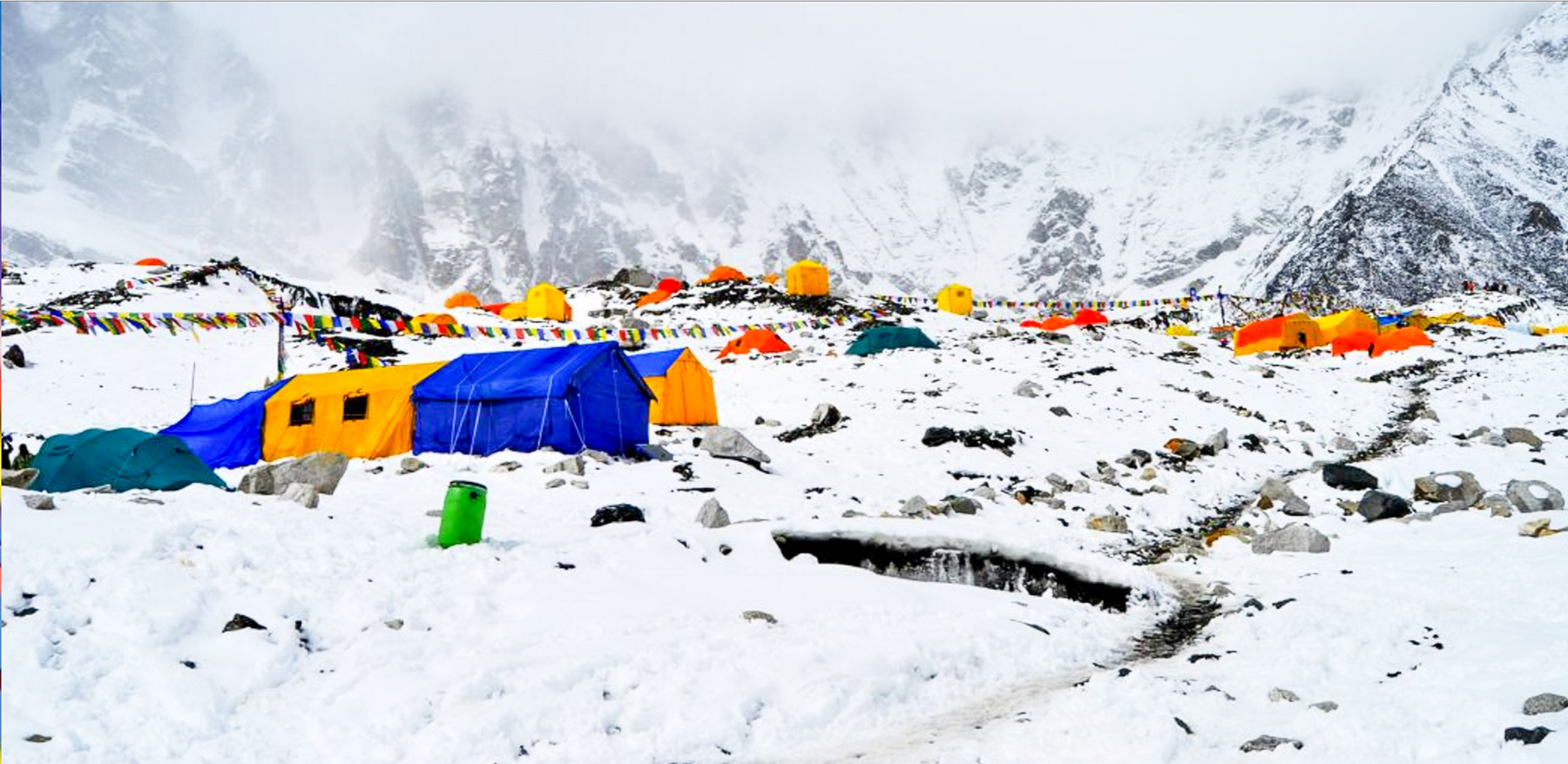 EN TUR TIL HIMALAYA FOR MORO SKYLD? Å fly er noe av det verste vi kan gjøre for naturen. Miljøverner Malin Jacob synes ikke vi skal slutte med det, likevel. Foto: Hvitserk
