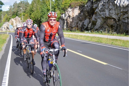 Stadig flere syklister benytter seg av at gamle E18 nå har færre biler og er en utmerket sykkeltrasé mellom Lillesand og Grimstad. Foto: Torolf Kroglund Stadig flere syklister benytter seg av at gamle E18 nå har færre biler og er en utmerket sykkeltrasé mellom Lillesand og Grimstad. Foto: Torolf Kroglund