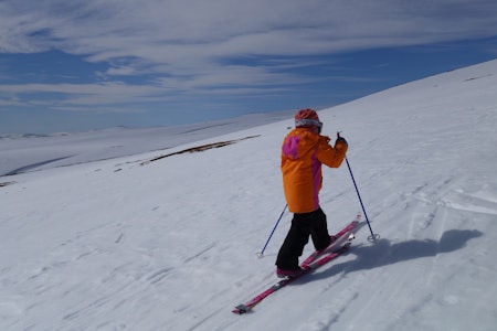 START-VENNLIGE SKIFJELL: Det er mange fjell som kan være fine å ta med barna på, uten at du som voksen måtte bekymre deg for skredfare og andre luner i vinterfjellet. Foto: Erlend Sande skifjell for nybegynnere