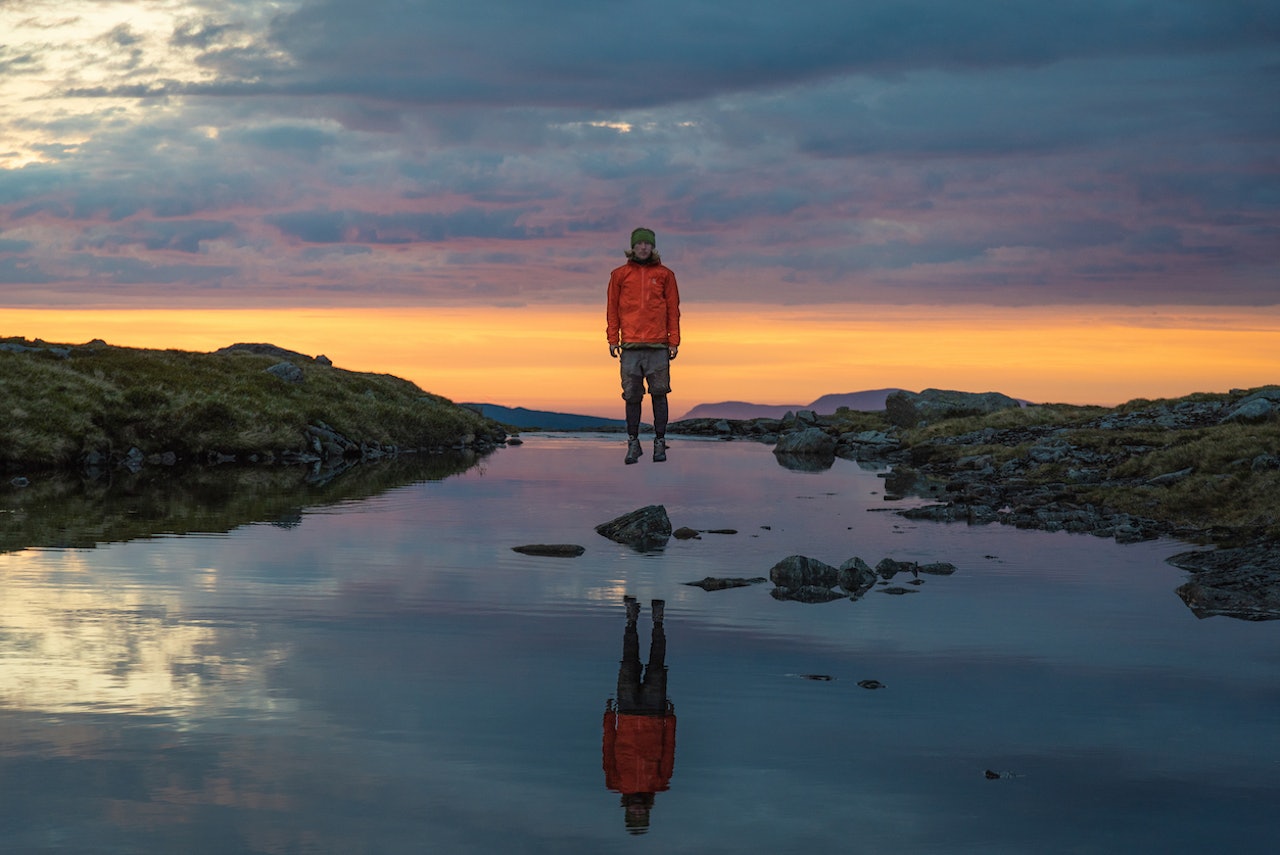 SELVPORTRETT: Stian Aadland er både motiv og fotograf av dette bildet, som også bærer coveret til UTEs høstnummer. Foto: Stian Aadland SELVPORTRETT: Stian Aadland er både motiv og fotograf av dette bildet, som også bærer coveret til UTEs høstnummer. Foto: Stian Aadland