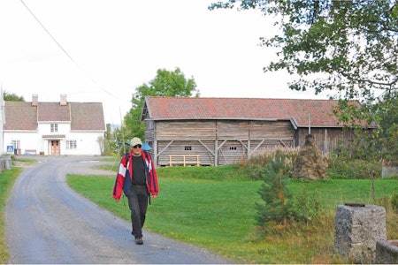Du passerer museet Grasham gård som ligger i den flotte bygda Tveide i Birkenes. Foto: Arild Tveide/Barnevandrerstien