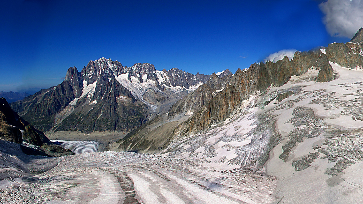 OPPVARMES: Stein- og issprang er et stadig økende risikomoment i Mt. Blanc. Bilde: Alessandro Borgogno