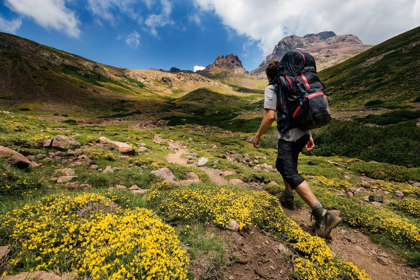 PÅ EGOTRIP: Hvordan skal du overbevise de som blir igjen hjemme at det er bra for alle at du drar på tur alene? Foto: Matti Bernitz