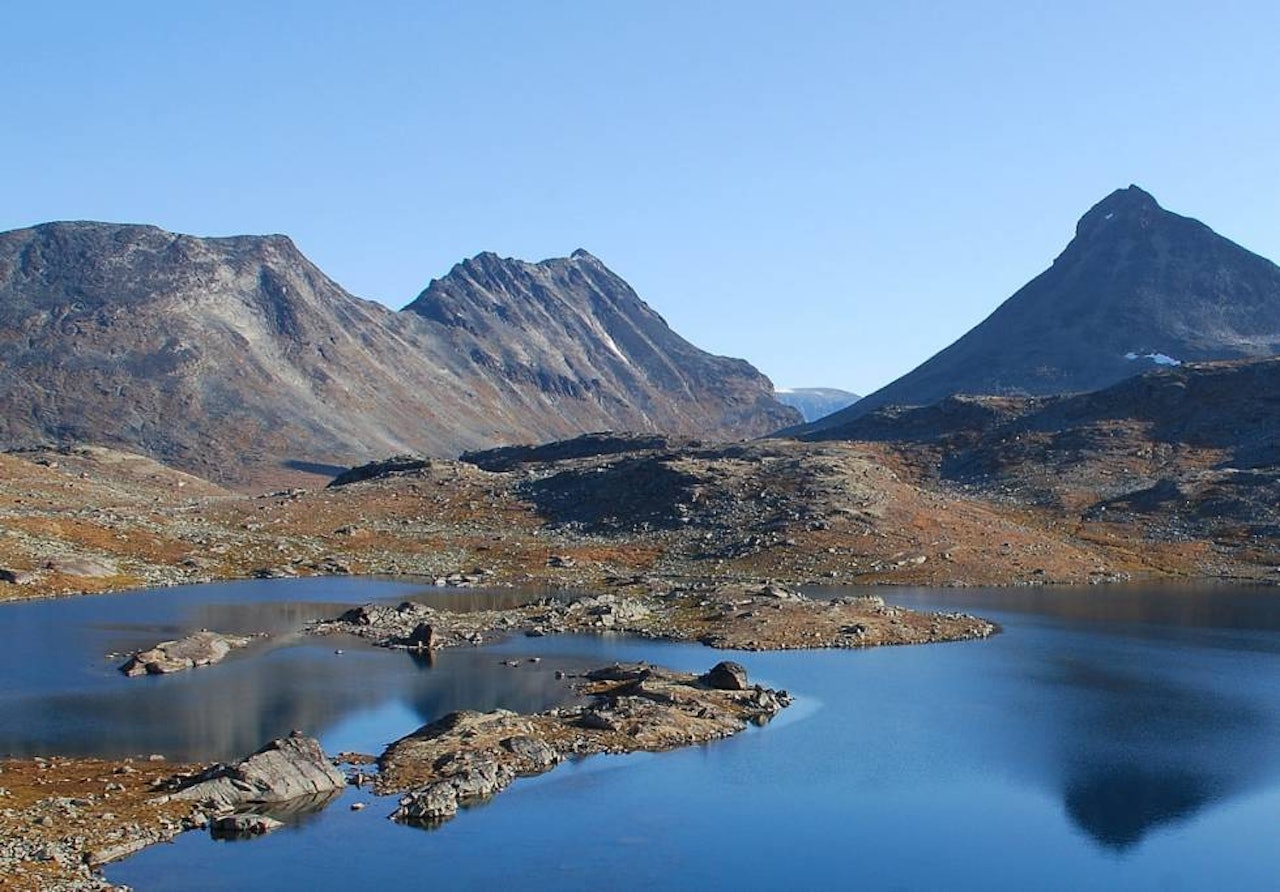 Tverrbytthornet og Kyrkja sett fra Gravdalen. Foto: Per-Arne Andersen Tverrbytthornet og Kyrkja sett fra Gravdalen