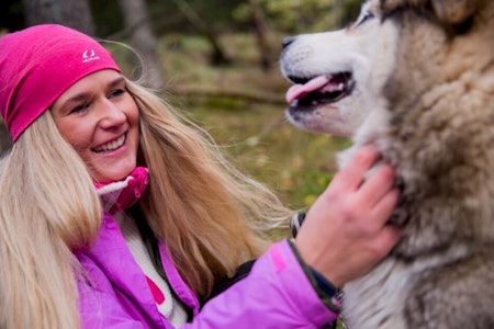 HJEMMEBANE: Monica Hundseid fra UTE besøkte henne hjemme i Vikedal. Foto: Line Hårklau 