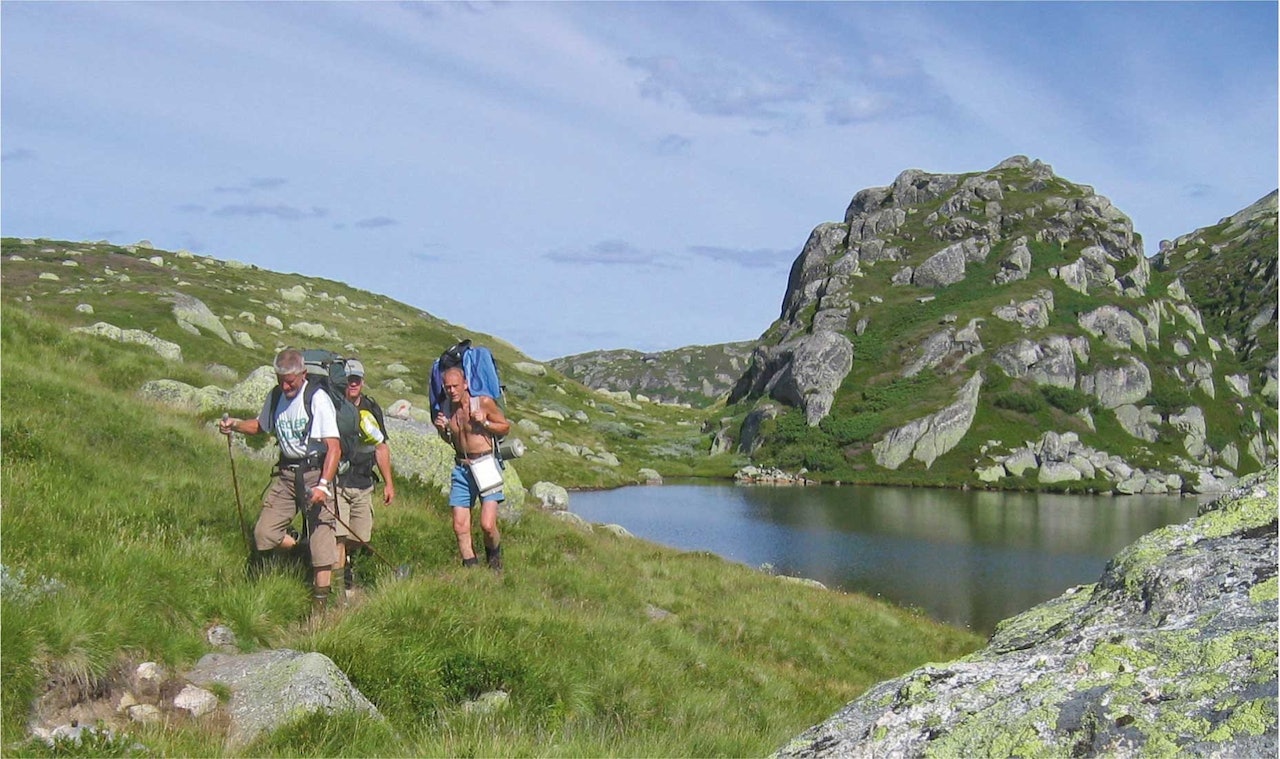 På vei inn mot Gaukhei i lettgått fjellterreng. Foto: DNT Sør På vei inn mot Gaukhei i lettgått fjellterreng. Foto: DNT Sør