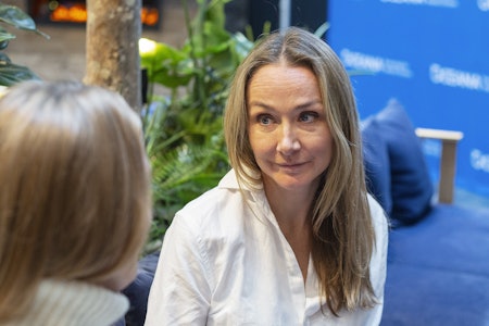HAVETS BESKYTTER: Alexandra Cousteau har vokst opp med å utforske og verne havet. Nå er hun i Oslo, som i år er vertskap for Our Ocean-konferansen. Foto: Elin Fjelldal plast i havet