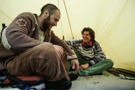 TELTKOS: Det er ikke nødvendigvis natta så snart teltet er spent opp. I hvert fall ikke om du spør disse gutta.  TELTKOS: Det er ikke nødvendigvis natta så snart teltet er spent opp. I hvert fall ikke om du spør disse gutta.