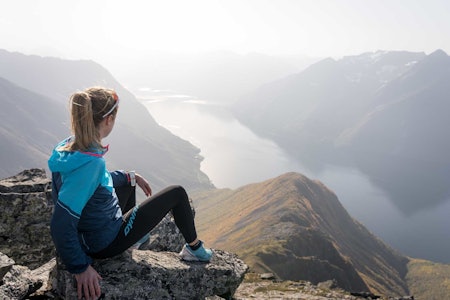 TRANDALHATTEN: Fra toppen belønnes du med flott utsikt over Hjørundfjorden. Foto. Oda Wennemo trandalhatten