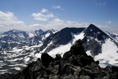 Fra toppen av Hinnåtefjellet med utsikt over Memurubrean, Memurudalen og Gjendealpene. Foto: Knut-Willy Sæther Hinnåtefjellet i Jotunheimen
