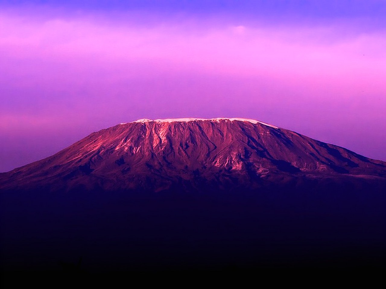 HØYT MÅL: For mange er det en stor drøm å nå toppen av Kilimanjaro. For de fleste er det et oppnåelig mål, men den afrikanske storheten skal ikke undervurderes. 