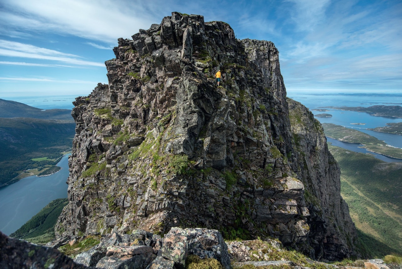 TUSTASTABBAN: Smalt og bratt i havgapet. Foto: Matti Bernitz Pedersen tustnastabban