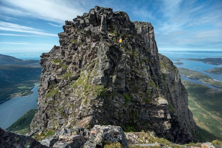 TUSTASTABBAN: Smalt og bratt i havgapet. Foto: Matti Bernitz Pedersen tustnastabban