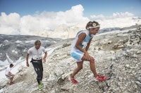 RASK: Emelie Forsberg er en av verdens raskeste kvinner til å bestige fjell. Men hun er altfor glad i å kjøre på ski til at hun vil satse kun på løpingen. Foto: Droz Photo RASK: Emelie Forsberg er en av verdens raskeste kvinner til å bestige fjell. Men hun er altfor glad i å kjøre på ski til at hun vil satse kun på løpingen. Foto: Droz Photo