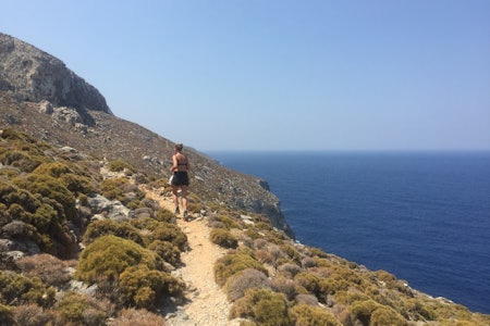 KALYMNOS TRAIL: Kalymnos er en koselig og vakker øy, og en av Europas viktigste klatredestinasjoner. Stiene rundt øya er fantastiske for løping på denne tiden av året. FOTO: Dag Hagen