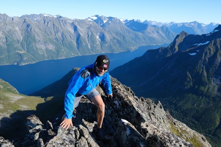 PÅ LISTETOPPEN: Ove Lotsberg har vært på alle fjelltoppene i Møre og Romsdal. Foto: Linda Bakken