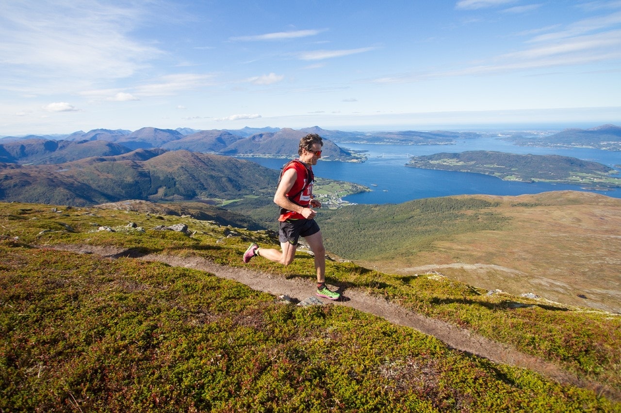 FJELLØP I TORVIKBUKT: Torvikbukt 6 topper er et årlig terrengløp på Nordmøre. Årets løp går av stabelen lørdag 14. september. Foto: Torvikbukt Idrettslag og Fjellhauselag FJELLØP I TORVIKBUKT: Torvikbukt 6 topper er et årlig terrengløp på Nordmøre. Årets løp går av stabelen lørdag 14. september. Foto: Torvikbukt Idrettslag og Fjellhauselag