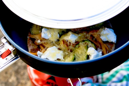 PIZZA PÅ TUR: Enkel og god middag, som fell i smak hos dei fleste. Foto: Sigrid Henum pizza med sopp kantarell sigrid henjum turpizza