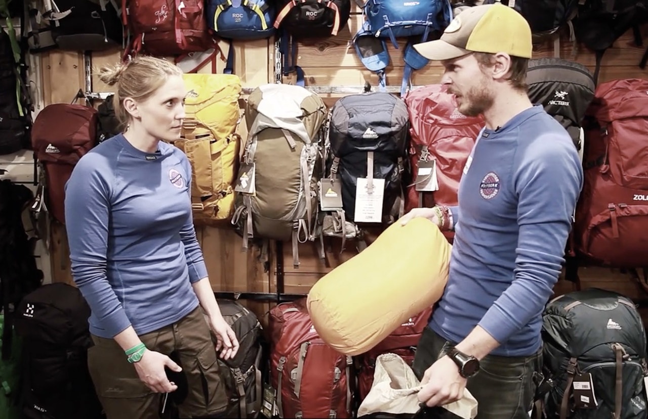 Vet du hvordan du skal bære vekta av turutstyret ditt? I denne episoden lærer du deg å pakke sekken riktig. Foto: Christian Nerdrum Vet du hvordan du skal bære vekta av turutstyret ditt? I denne episoden lærer du deg å pakke sekken riktig. Foto: Christian Nerdrum