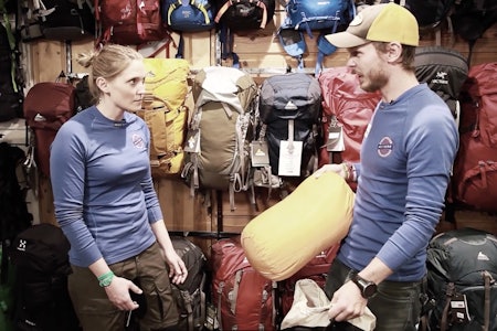 Vet du hvordan du skal bære vekta av turutstyret ditt? I denne episoden lærer du deg å pakke sekken riktig. Foto: Christian Nerdrum Vet du hvordan du skal bære vekta av turutstyret ditt? I denne episoden lærer du deg å pakke sekken riktig. Foto: Christian Nerdrum