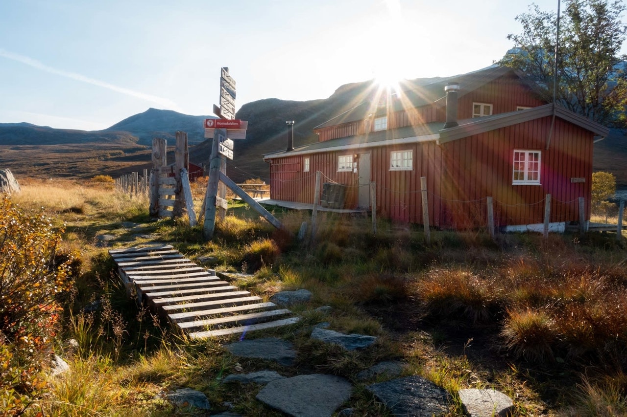 HYTTEMEGTU: DNTs hytteregler, som med de beste intensjoner om å gjøre det enkle friluftsliv enkelt og egalitært, tidvis kan medføre til det stikk motsatte. Foto: Remi Reksten DNTs hytteregler