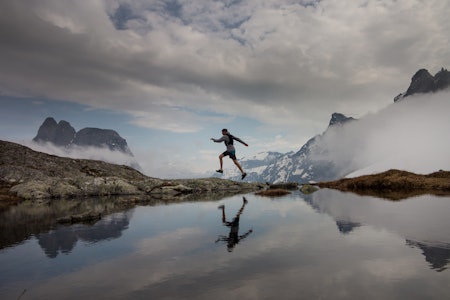 NORAFJELLET: Et lett valg med løpesko. Her er du omgitt av steile, storslagne fjell. Foto: Matti Bernitz Pedersen NORAFJELLET: Åndalsnes. Foto: Matti Bernitz Pedersen