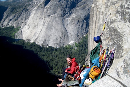 VERTIKAL HVERDAG: De vertikale bekymringene dreide seg om to ting. Den første var bekymringen for å falle ned. Den andre hverdagsbekymringen var å aldri få komme ned igjen, skriver Frøydis Aakenes VERTIKAL HVERDAG: De vertikale bekymringene dreide seg om to ting. Den første var bekymringen for å falle ned. Den andre hverdagsbekymringen var å aldri få komme ned igjen, skriver Frøydis Aakenes