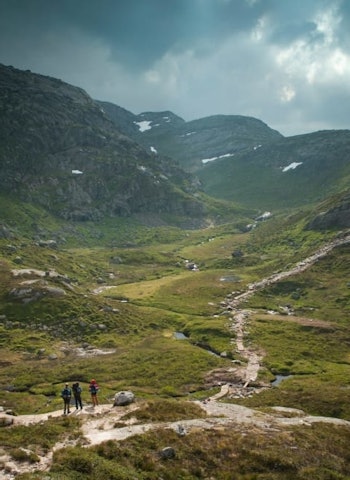 LYSEFJORDEN PÅ LANGS: Allerede på vei opp mot Kjerag oppdaget vi at det var noe unikt ved denne turen. Foto: Thomas Søyland Lysefjorden på langs
