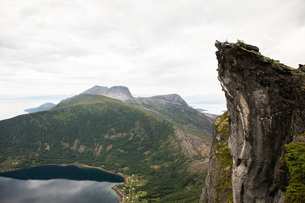 KJERNA MED UTSIKT MOT STETIND: Utsikten mot øst fra Kjerna domineres av ett av verdens vakreste fjell, Stetinden – Norges nasjonalfjell. Foto: Siv-Elin Skogen Kjerna ved Eidtinden i nordland